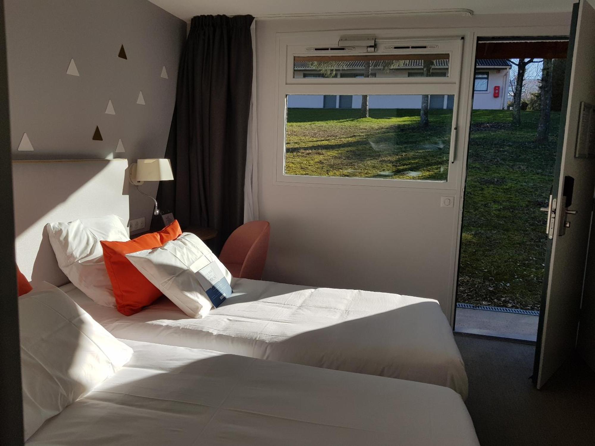 Kyriad Lyon Est - Saint Quentin Fallavier Exterior foto